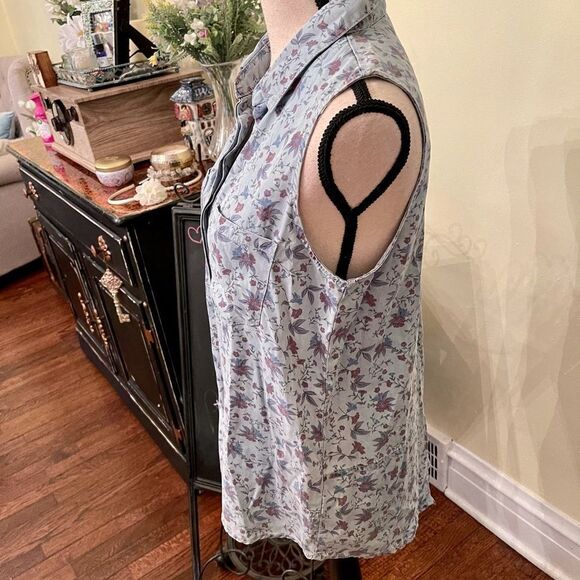 NWOT Velvet Heart Sz M Tencel Floral Button Up - Picture 2 of 10